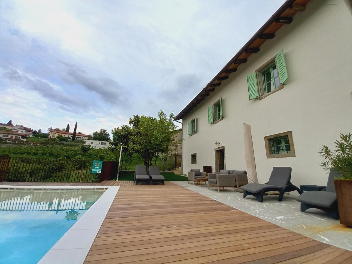 Dvor Vipolze Bed & Breakfast Dobrovo Exterior photo