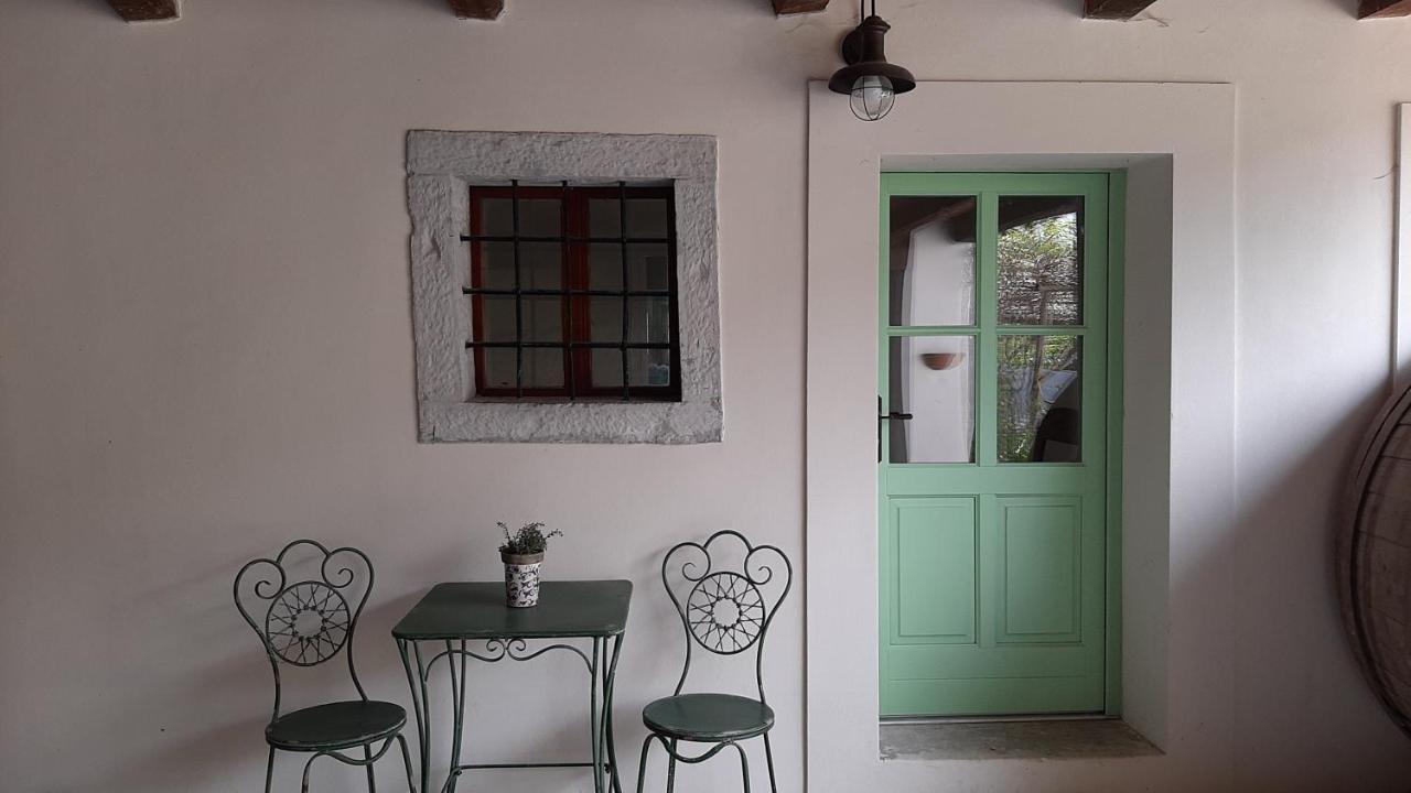 Dvor Vipolze Bed & Breakfast Dobrovo Exterior photo