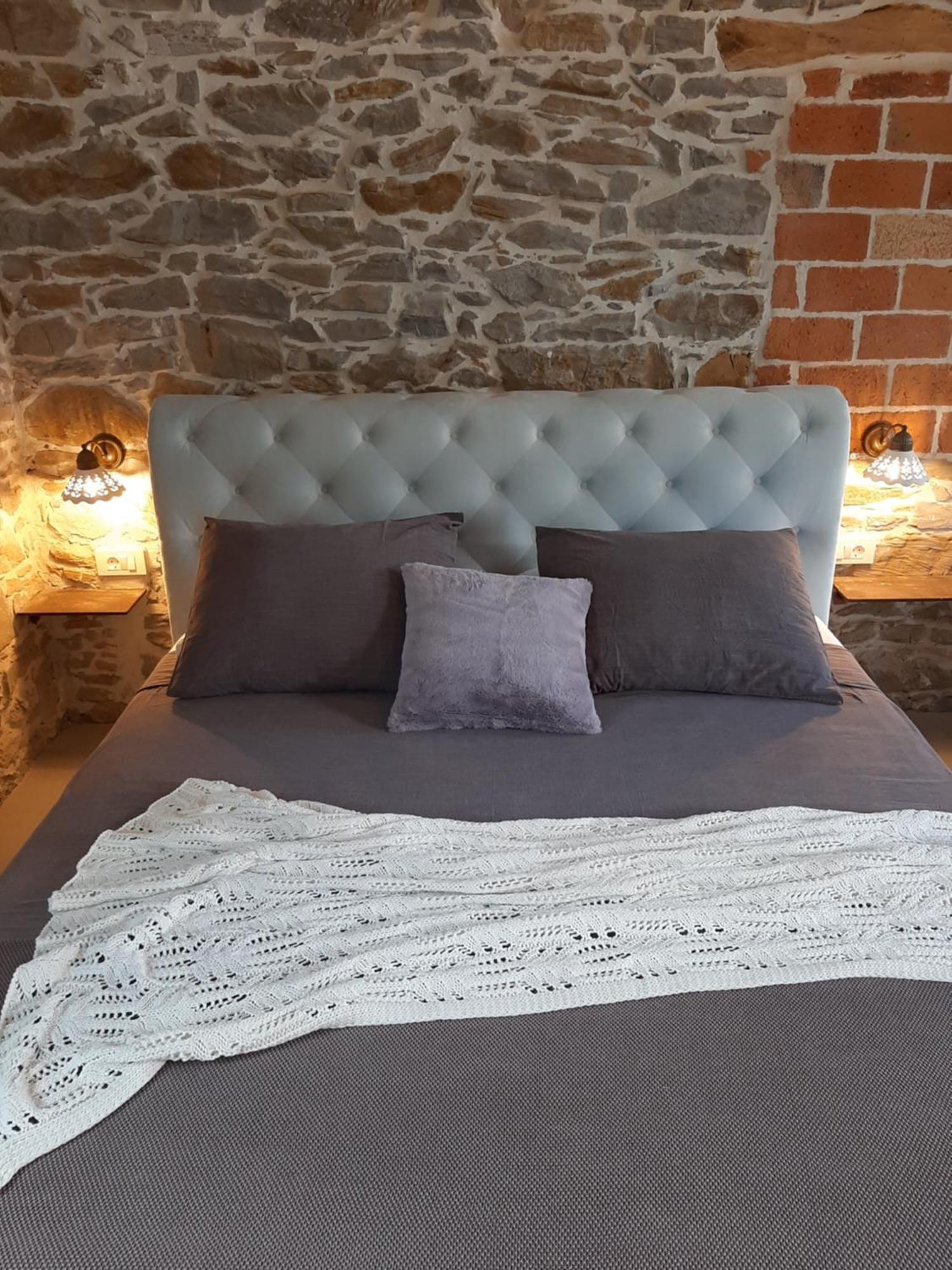 Dvor Vipolze Bed & Breakfast Dobrovo Room photo
