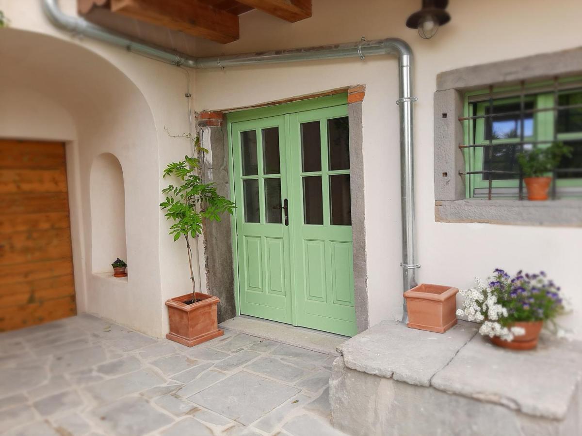 Dvor Vipolze Bed & Breakfast Dobrovo Exterior photo