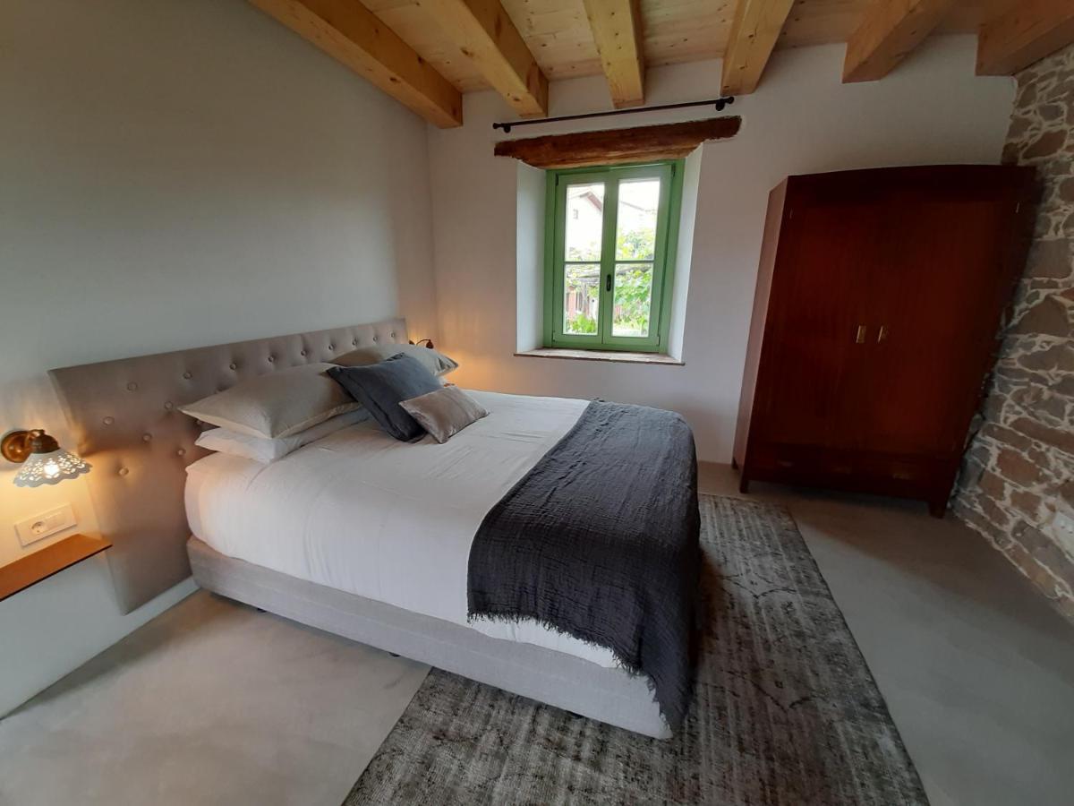 Dvor Vipolze Bed & Breakfast Dobrovo Exterior photo